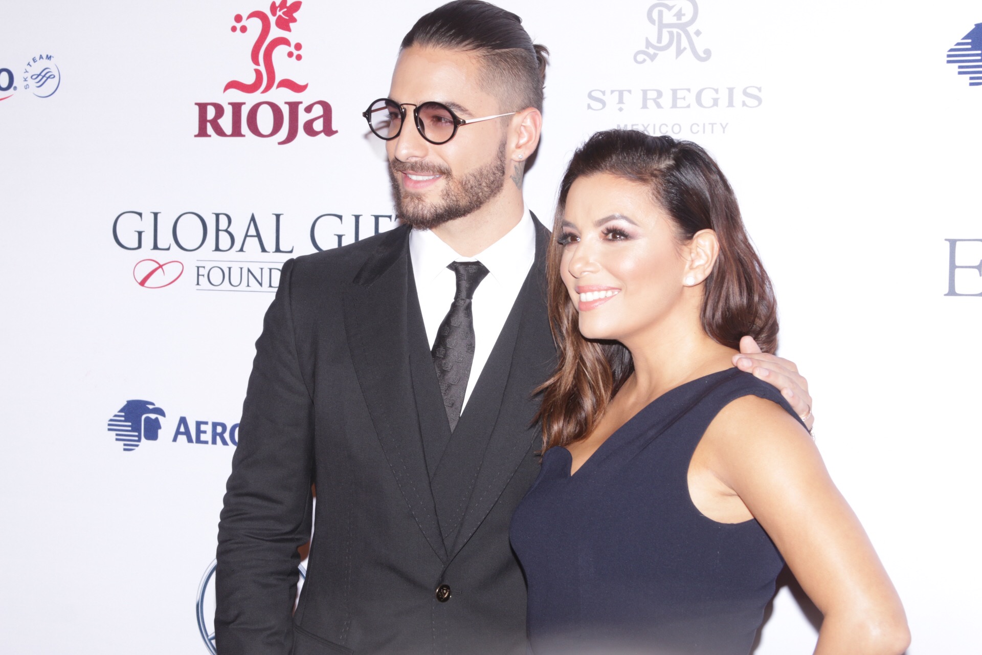 EVA LONGORIA VUELVE A BRINDAR CON RIOJA